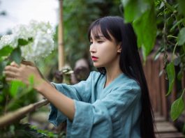 A Day in the Life of a Chinese TikTok Influencer Li Ziqi