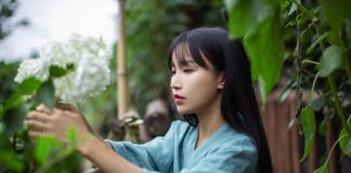 A Day in the Life of a Chinese TikTok Influencer Li Ziqi